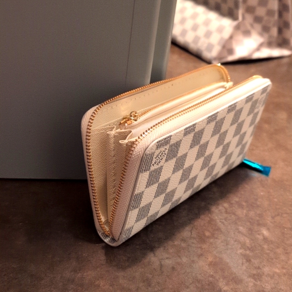 Accordion Wallet Gray And White NWOT
